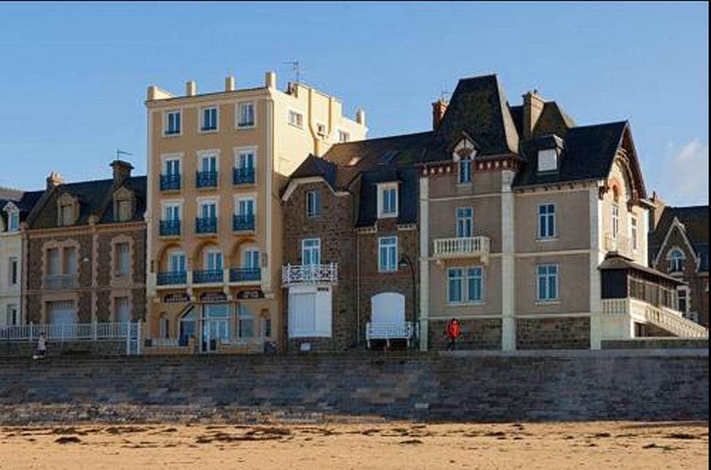 Ambassadeurs Logis Hotel サン・マロ エクステリア 写真